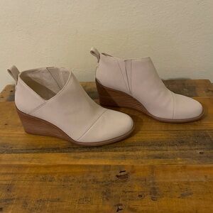 NEVER WORN 6.5 Tom’s cream booties